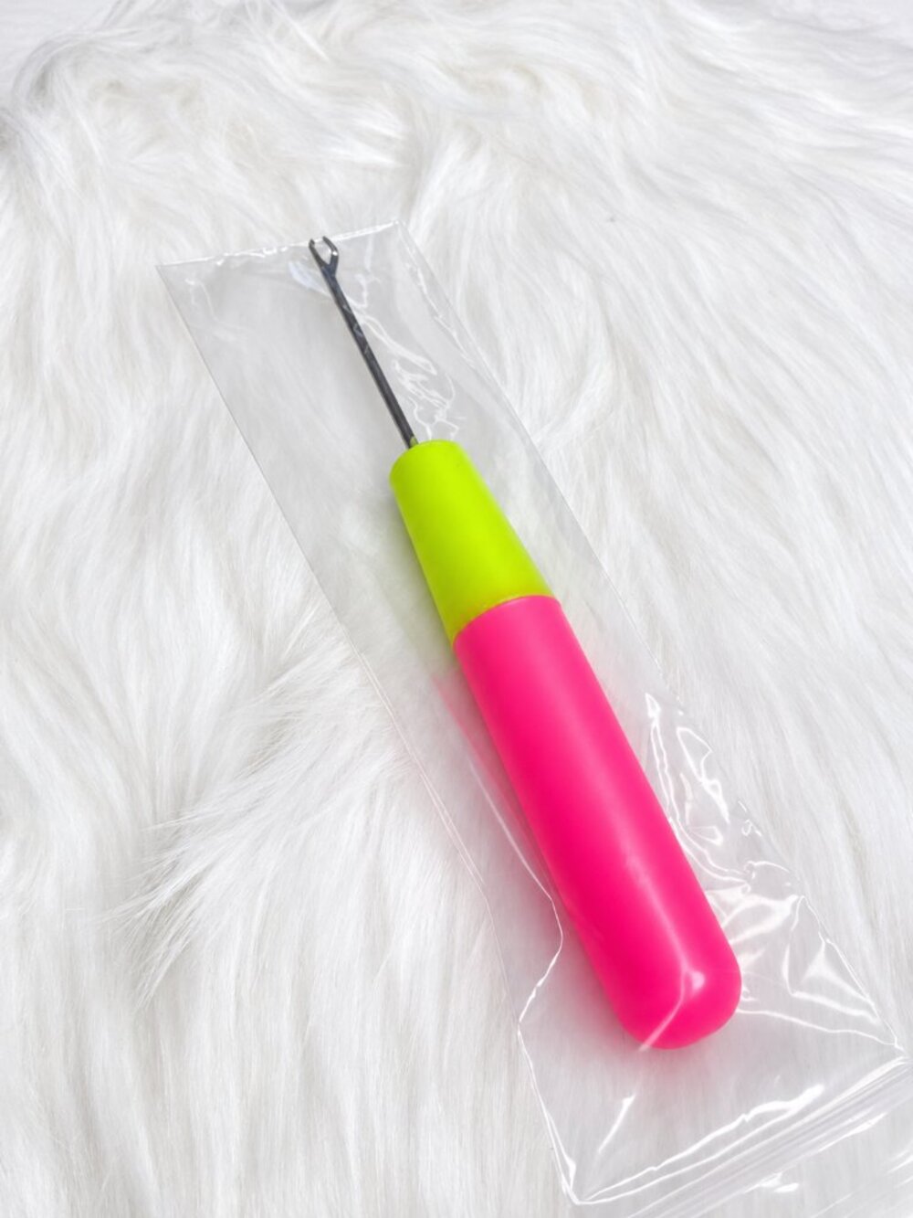 Crochet Latch Hook Tool – Pink & Green